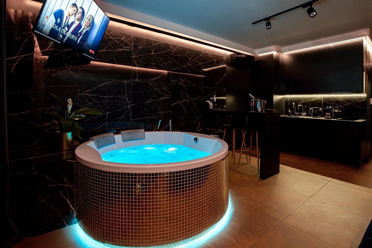 Jacuzzi Glass-House Central Station كراكوفيا المظهر الخارجي الصورة